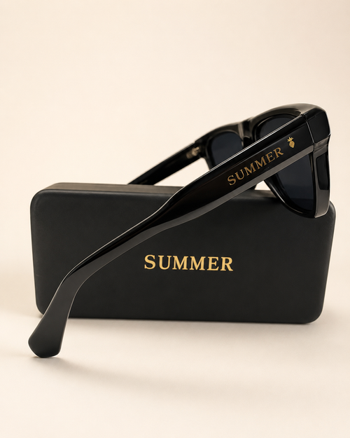 La monture SUMMER PINEAPPLE, l'ananas gravé, avec son coffret et sa pochette.