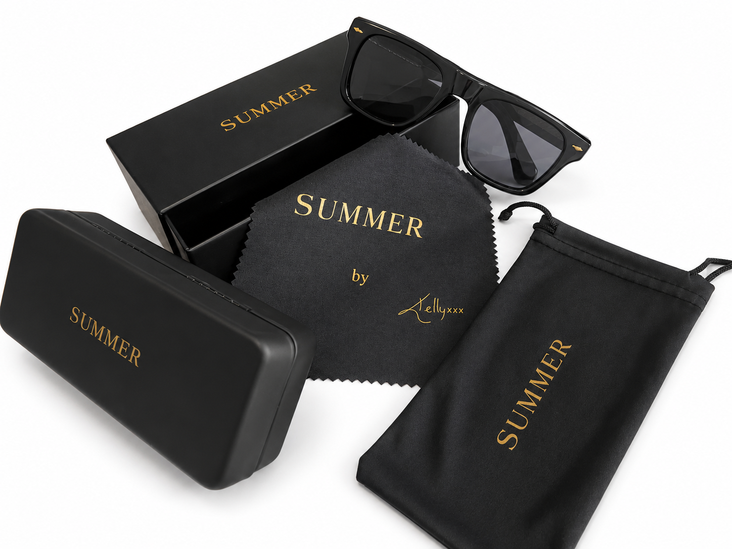 La monture SUMMER, verres polarisés, avec son coffret et sa pochette.