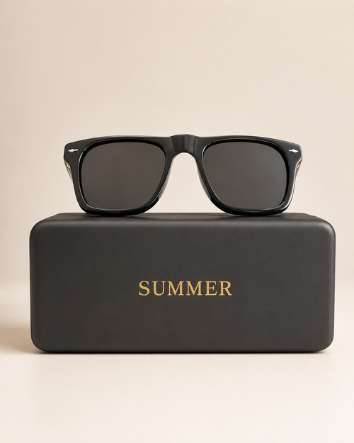 La monture SUMMER MOON, le croissant de lune gravé, avec son coffret et sa pochette.
