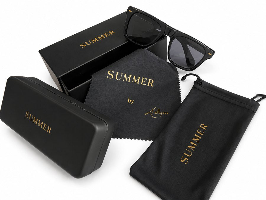 Ce qui est livré : le coffret, la pochette et le chiffon, tous marqués à l’or.